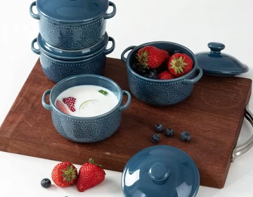 cacerola a granel con tapa y bandeja elegante