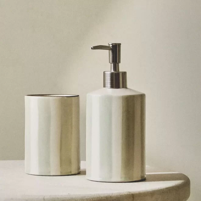 factory-wholesale-bath-accessory-sets-with-stripe-pattern-1